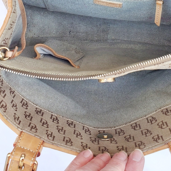 Dooney & Bourke Signature Satchel Ba - Picture 6 of 9